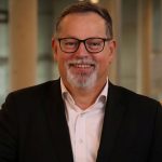 Prof. Dr. Bernd Eisenstein ist Tourismusforscher. Im Interview zeigt er Lösungen für die Probleme des Massentourismus auf. // Foto: FH Westküste - Tourismus