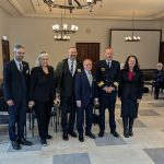 Militärrabiner Alexander Nachama, Rabbinerin Elisa Klapheck, Militärrabbiner Nils Ederberg, Mark Dainow Vizepräsident des Zentralrats der Juden in Deutschland, Konteradmiral Ralf Kuchler (Kommandeur der Führungsakademie der Bundeswehr) und Monika Heimburger, Leitende Regierungsdirektorin und Oberst der Reserve (v.l.)