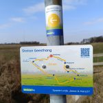 Ein Schild informiert an der Station