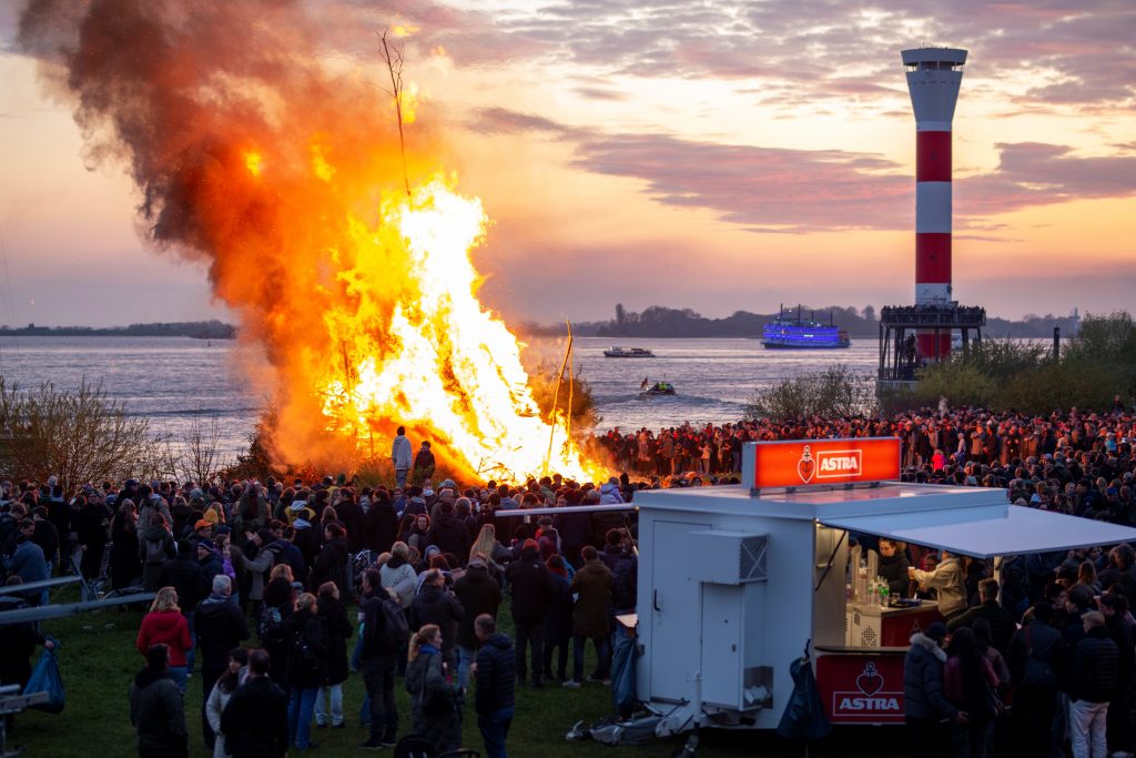 Der Sanitätswachdienst beim Osterfeuer 2 // Foto: Felix Cassens