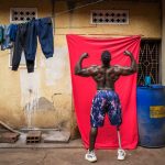 Der Bodybuilder Tamale Safalu, Uganda, 2024 // Copyright: World Press Photo 2025, Africa Singles, Foto: Marijn Fidder