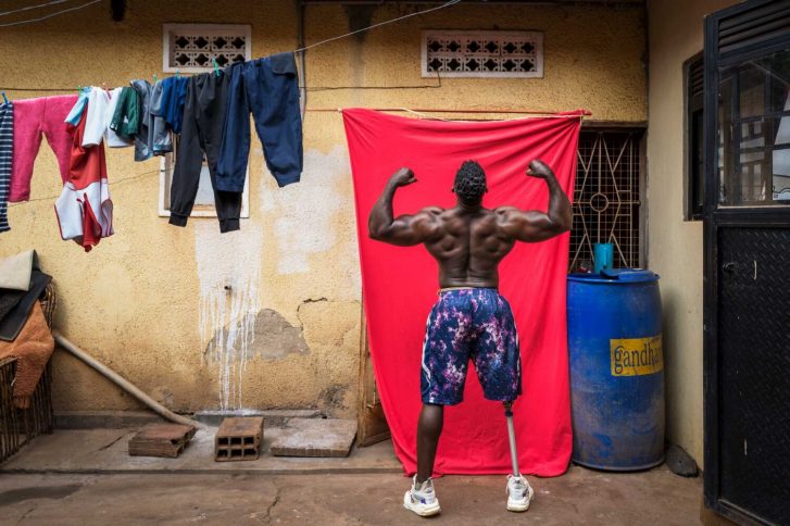 Der Bodybuilder Tamale Safalu, Uganda, 2024 // Copyright: World Press Photo 2025, Africa Singles, Foto: Marijn Fidder
