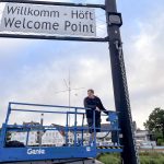 Lautsprecherinstallation Willkomm Höft. David Leutmann, Sascha Hamann beenden die Arbeiten. (v.l.) // Foto: Stadt Wedel,Doris Brandt