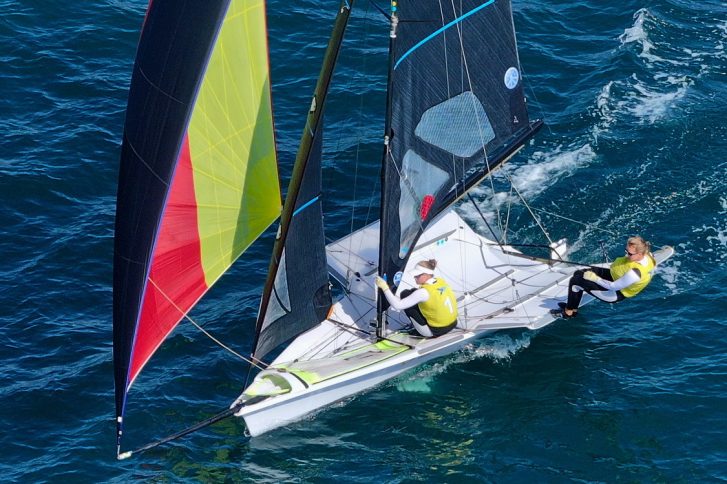 Hanna und Marla im gelben Trikot zum Titel