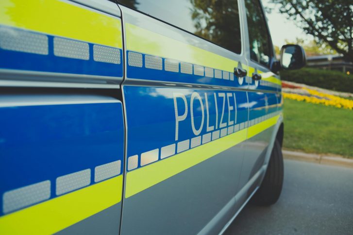 Die Polizei suchet den Flüchtigen mit einem Großaufgebot. // Foto: Markus Spiske auf Pexels - Keyword: Überfall