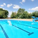 Montag und Dienstag – still ruht der See ... Freibad -- Foto: Bäderland Hamburg