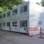 Die Container in der Liebermannstraße ziehen schon nach wenigen Wochen um. // Foto: Oliver Barckhan
