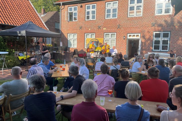 Das Sommerfest 2024 lockte viele Interessierte aller Altersgruppen an.