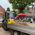 Am Vormittag wurde das Pflaster am Martiniblock aufgerissen. Zum frühen Nachmittag waren die Arbeiten erledigt. - Stromkasten