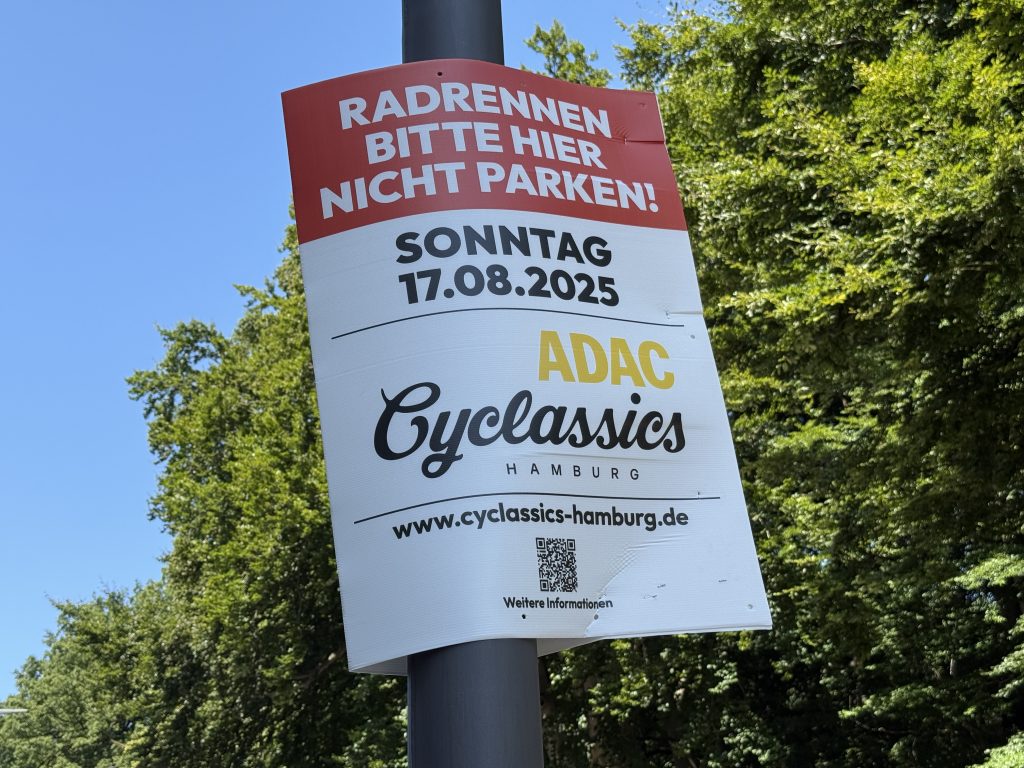 Entlang der Strecke finden Sie Schilder mit Verkehrshinweisen. Achten Sie darauf, Ihr Fahrzeug am Veranstaltungstag nicht im betroffenen Bereich zu parken.