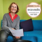 Astrid Biesterfeldt, Director Corporate Development bei Vincorion, erklärt die EcoVadis-Auszeichnung. // Foto: Vincorion