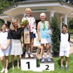 Telsche Andree bei der Siegerehrung der Deutscen Meisterschaften im Tennis