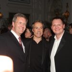 v.l.: Christian Wulff, Hannes Jaenicke und Soeren Bauer bei Movie meets Media im Hotel Atlantik Kempinski in Hamburg. *** Local Caption *** Nutzung, Abdruck / Veröffentlichung nur gegen Honorar und nur mit Fotovermerk. Bei Abdruck / Veröffentlichung ohne Fotovermerk wird doppeltes Honorar faellig. Das Foto ist ein Lichtbildwerk i.S.v. Paragraph 2 Absatz 1 Ziffer 5 UrhRG. Baganz Redaktionsbuero uebernimmt keine Haftung bei einer evt. Verletzung Rechte Dritter! Weitergabe an Dritte nicht erlaubt. Es gelten unsere AGBs.