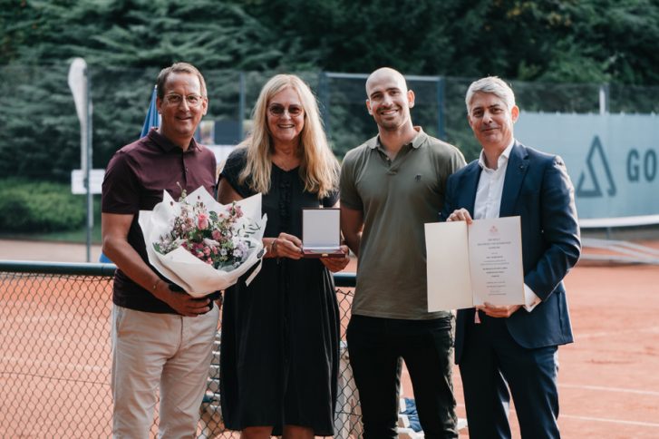 Die ausgezeichnete Sigrid Rinow mit Jan Brölsch (2. Vorsitzender), Clubmanager Jendrik Sembdner, Oliver Rossbach (Abteilungsleitung Tennis).