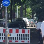 Ein Engpass am Osdorfer Weg: Die StVO zwingt hier Fahrradfahrer den Radweg zu nutzen, selbst dann, wenn dieser zu schmal ist.
