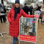 Katarina Blume sammelt Unterschriften für das Damwild