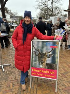 Katarina Blume sammelt Unterschriften für das Damwild