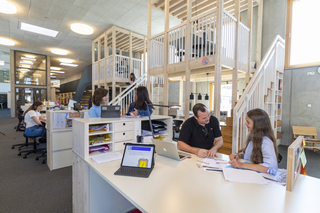 Die Coaches stehen den Kindern jeder Zeit zur Seite.