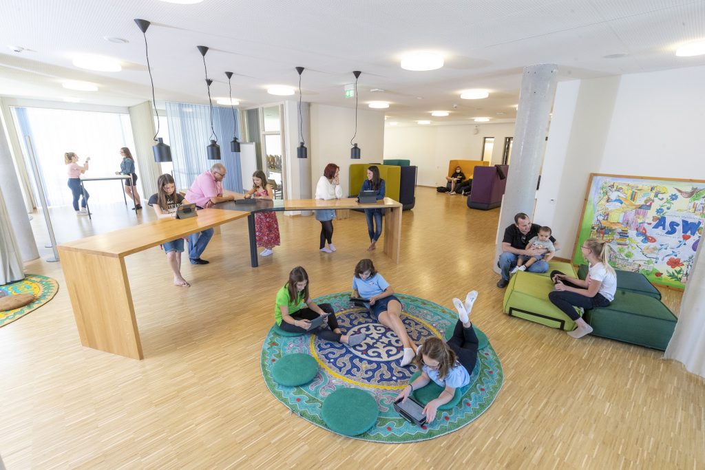 Der Marktplatz im Lerndorf lädt zum Austausch ein.